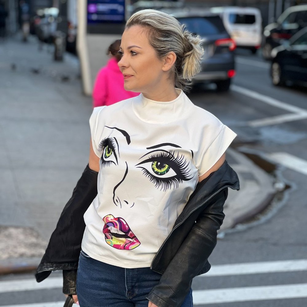 WHITE PRETTY FACE / GREEN EYES/ MULTI COLORED LIPS TOP